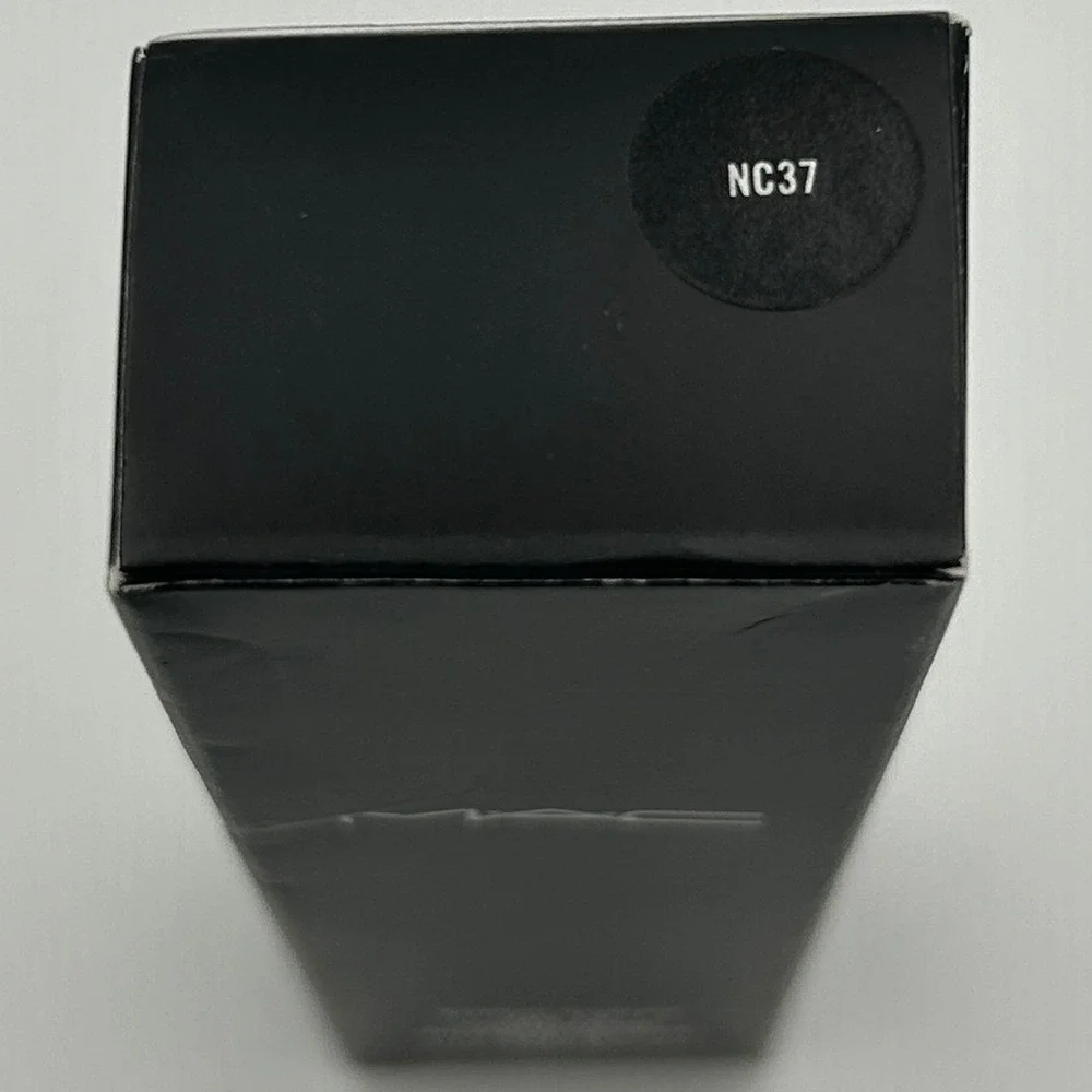 MAC Studio Sculpt Foundation NC37 1.3oz New SPF 15 Hydrating Creamy Satin Finish